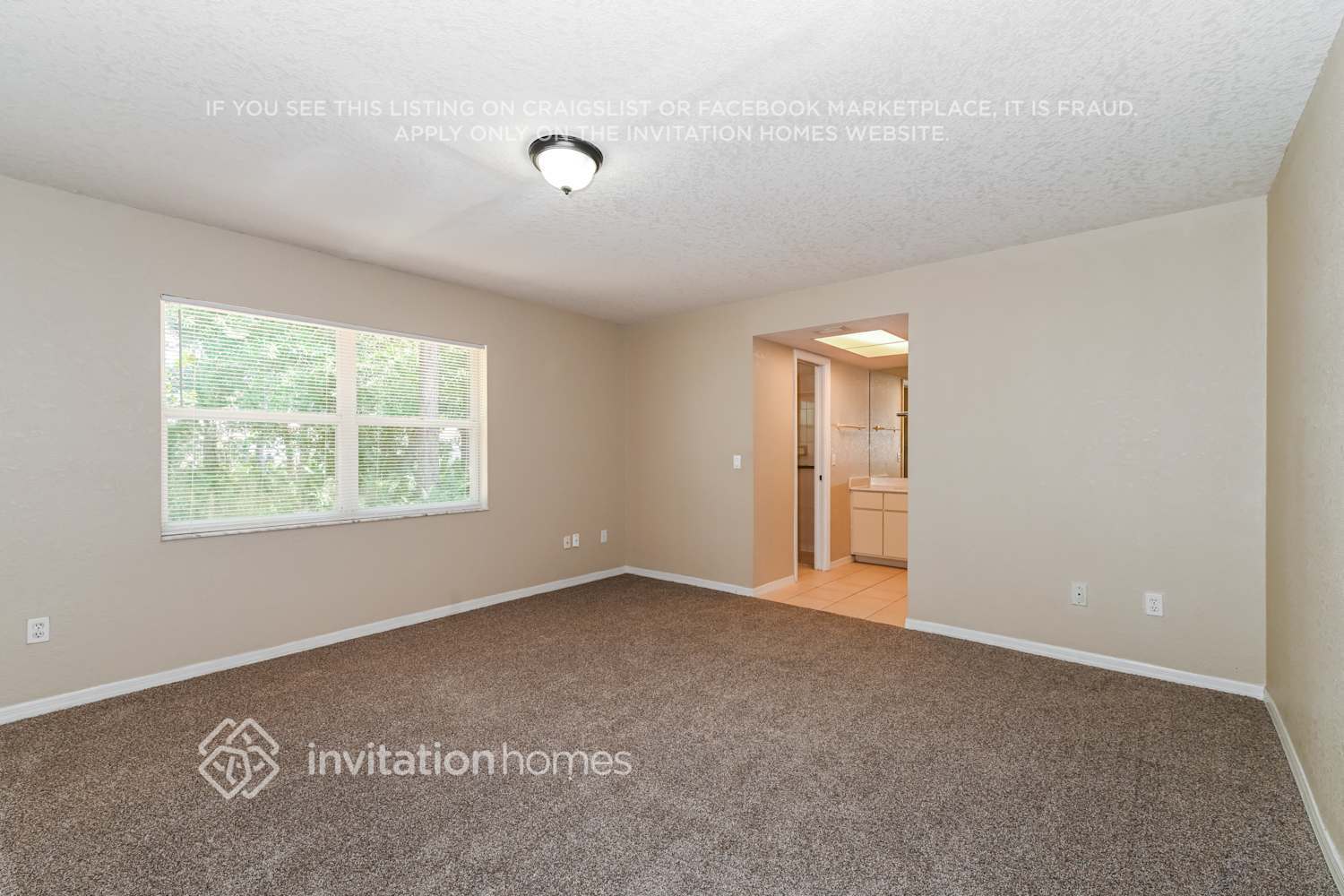 Building Photo - 3708 Fontainebleau St