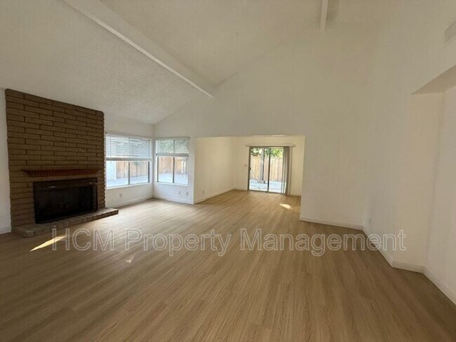 Building Photo - 51 Sparrowhawk