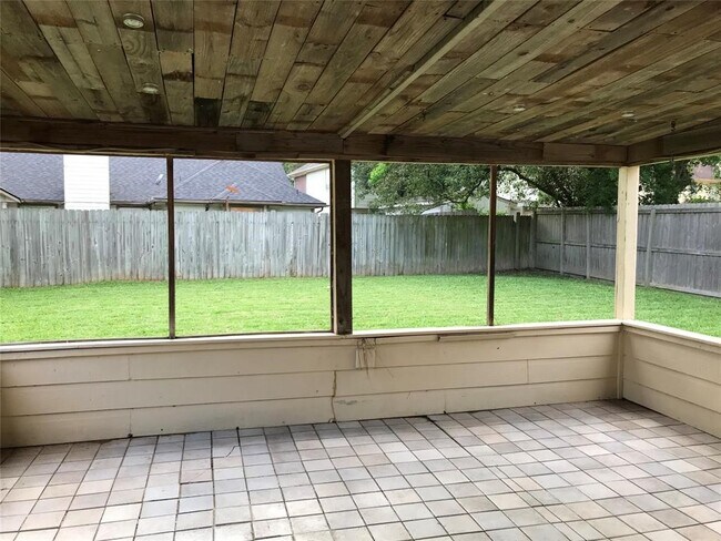 Building Photo - 21311 Meadowhill Dr