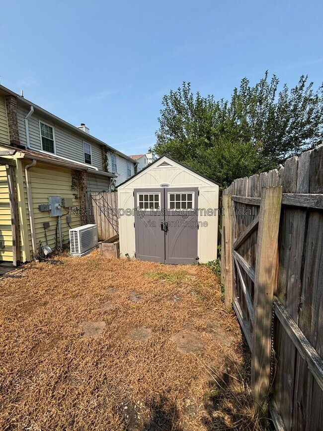 Building Photo - 639 Biltmore Dr