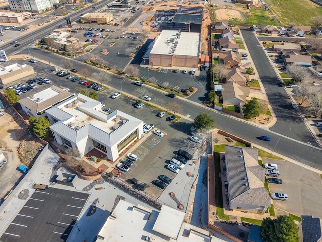 Building Photo - 983 W State St