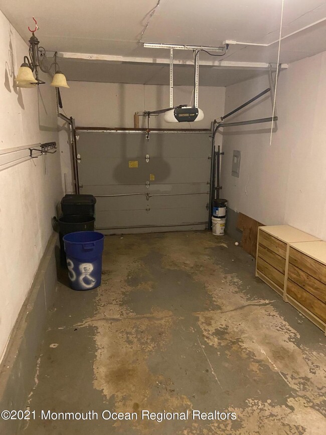 Building Photo - 438 Oak Knoll Dr