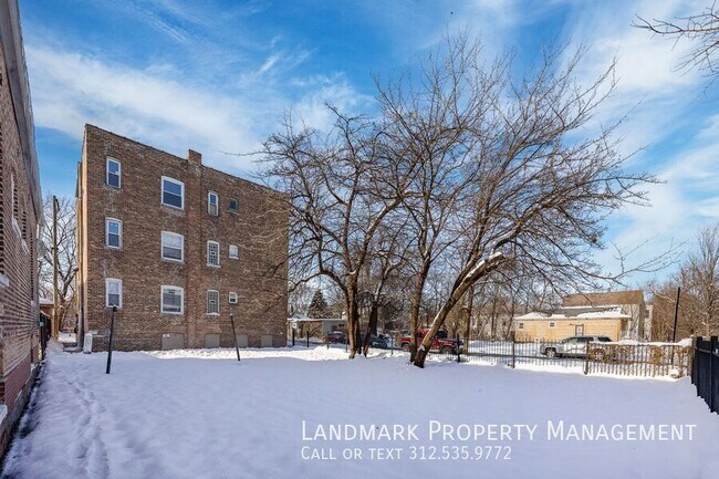 Building Photo - 1843 W 54th St