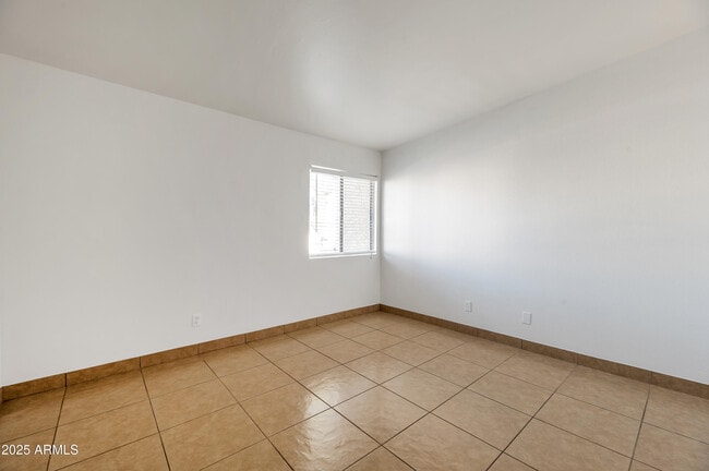 Building Photo - 7950 E Starlight Way