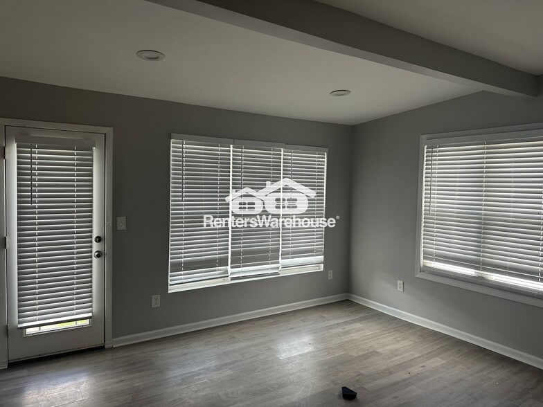 Building Photo - 5926 Belle Vista Ave