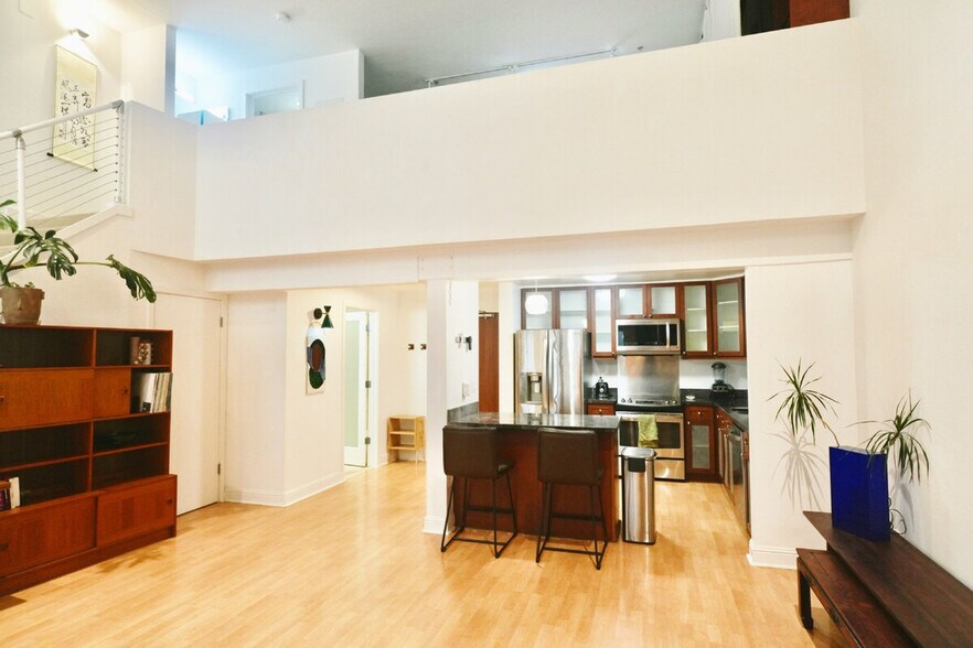 Building Photo - 670 5th St