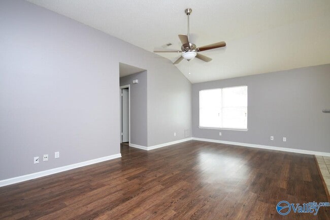 Building Photo - 105 Oakline Dr
