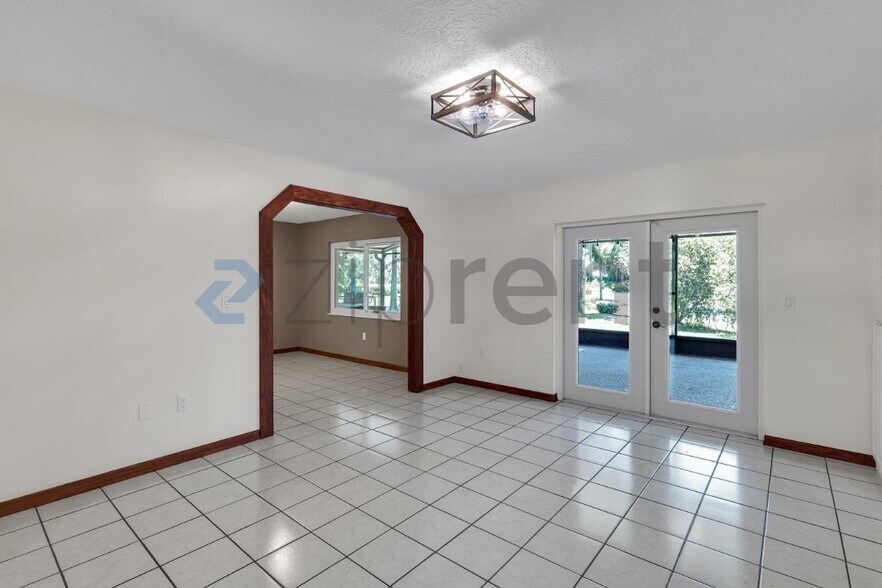 Building Photo - Unit