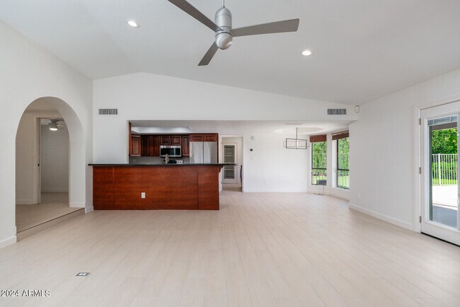 Building Photo - 507 E Caribbean Ln