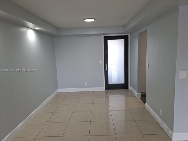 Building Photo - 301 Golden Isles Dr