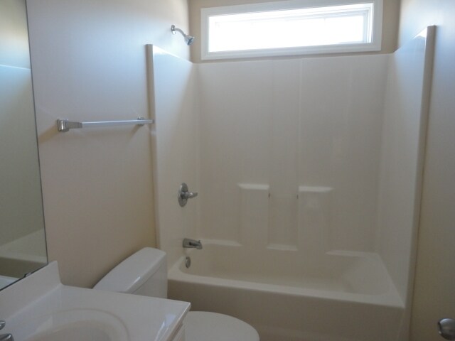 Building Photo - 611 Blue Lake Dr