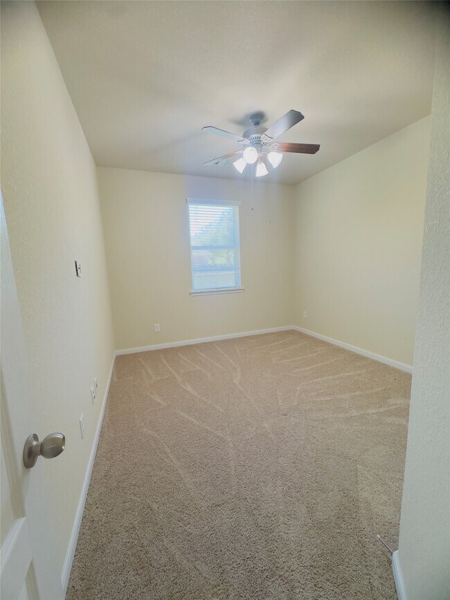 Building Photo - 26327 Cedar Pine Dr