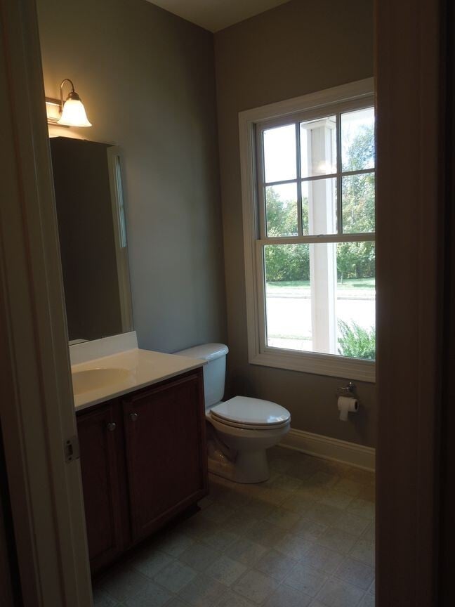 Building Photo - Quality 3 BR Townhome; Convenient to Med C...