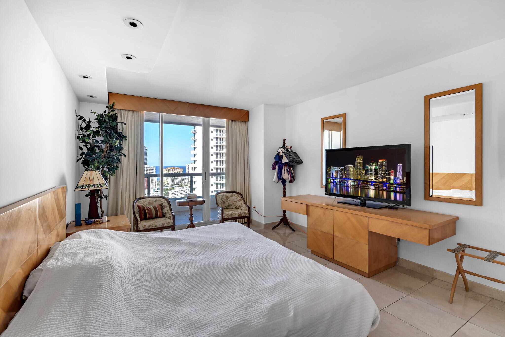 Building Photo - 21205 Yacht Club Dr
