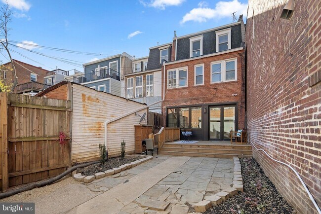 Building Photo - 1616 Kilbourne Pl NW