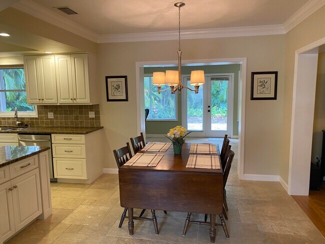 Building Photo - 535 Flamevine Ln