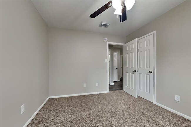 Building Photo - 2702 Fox View Cir