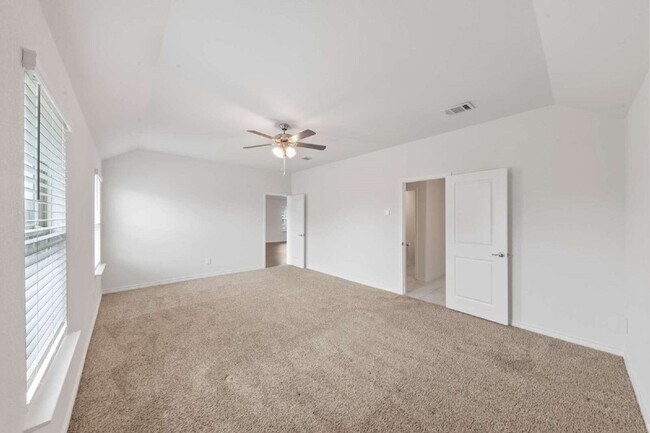 Building Photo - 503 Willow View Way