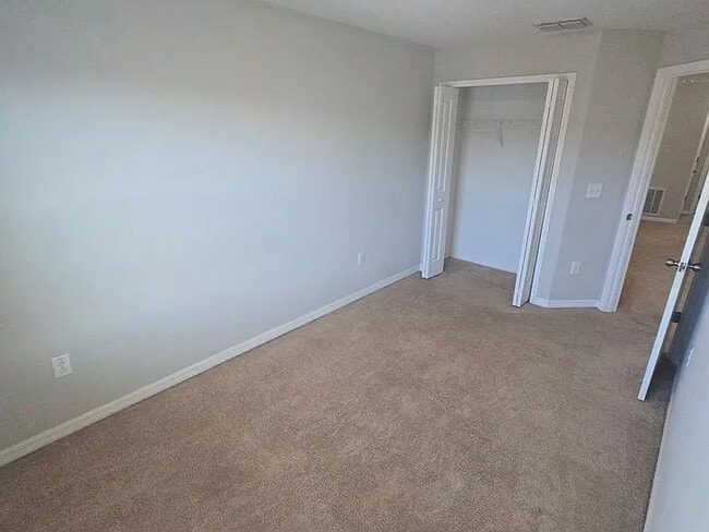 Building Photo - Spacious Townhome with Pond Views | 3BR + Loft + Screened Patio