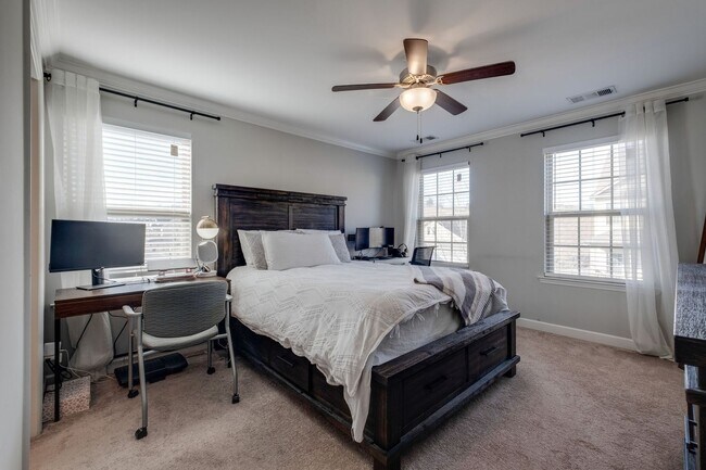Building Photo - Nicely Appointed 3 Bedroom, 3 bath townhome