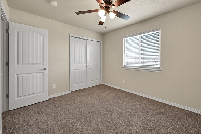 Building Photo - $2,650 - 4 Bed, 2.5 Bath Home with Fenced ...
