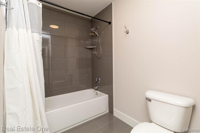 Building Photo - 5485 Hammersmith Dr