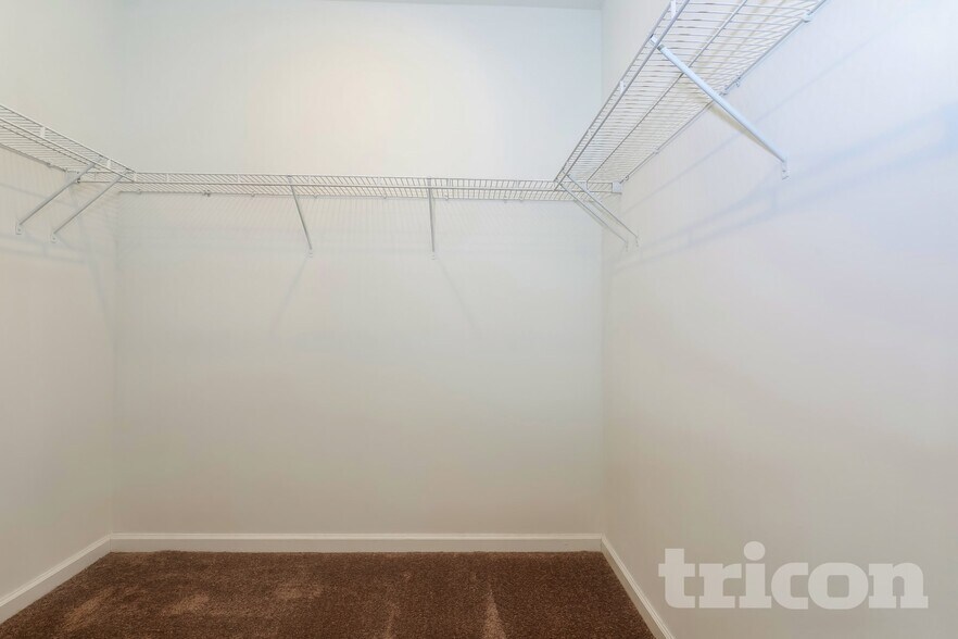 Building Photo - 228 Everett Sq