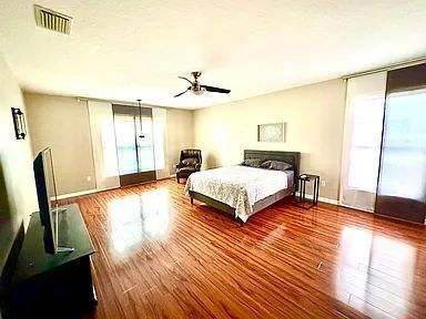 Building Photo - Luxury Updated Pool-Style Retreat on Quiet Cul-de-Sac