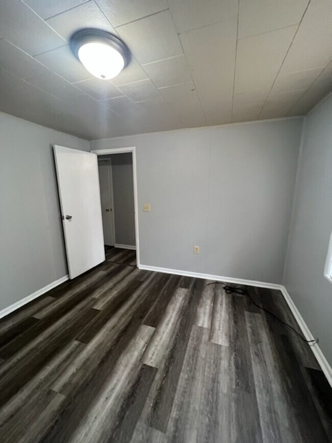 Building Photo - 601 Cedarwood Dr