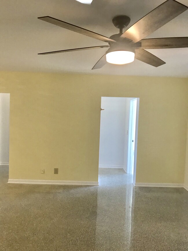 Entrance to bedroom and bathroom area - 3 Velaire Dr