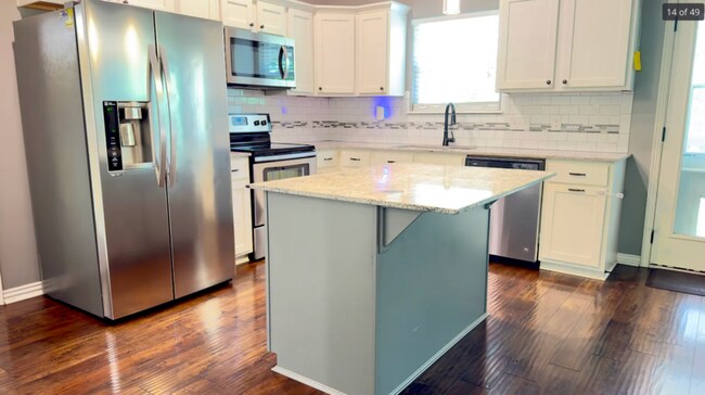 Building Photo - 18 Primrose Ln