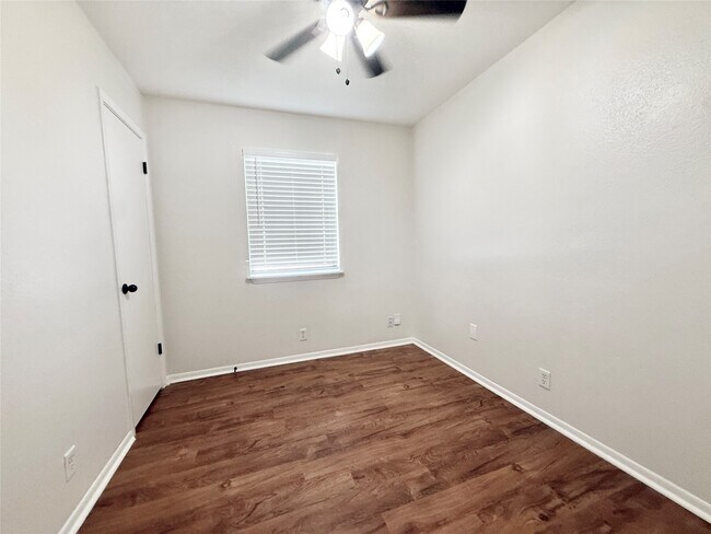 Building Photo - 941 S Walker St