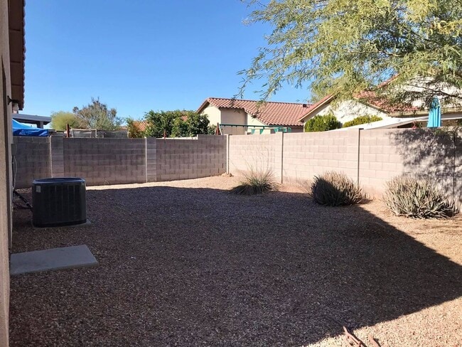 Building Photo - Spacious 3-bedroom plus den in North Phoenix
