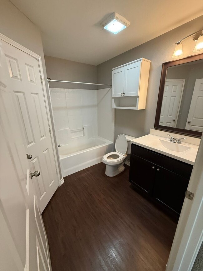 Building Photo - 3/2/1 near UT Tyler!