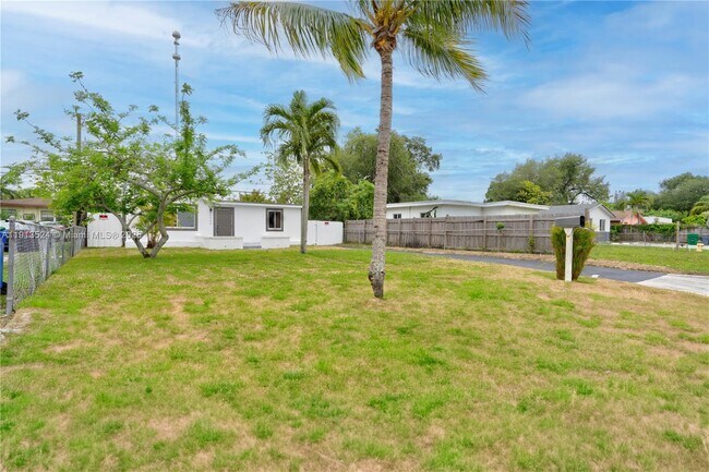 Building Photo - 6044 SW 37th St