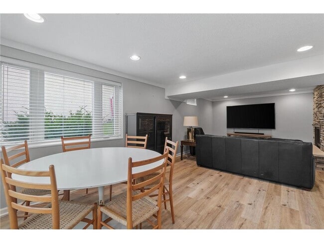 Building Photo - 5036 Richmond Dr