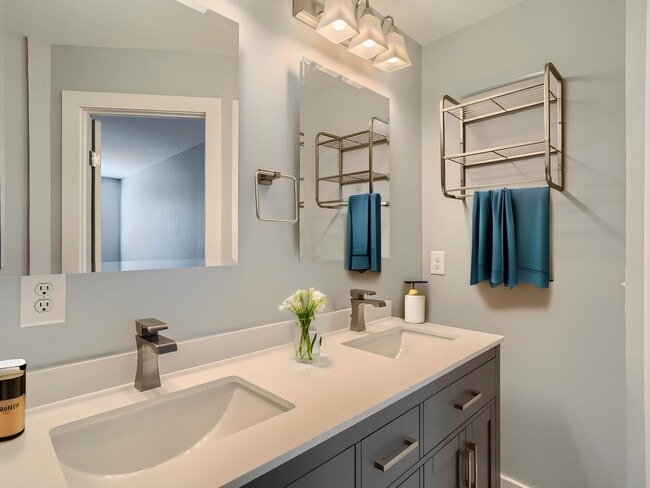 Building Photo - 4 Bed 2.5 Bath Single Story Home in Heart of East Nashville