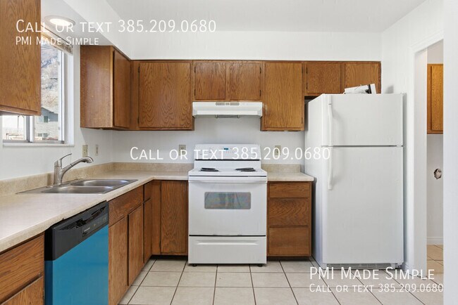 Building Photo - 755 E 950 S St