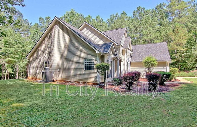 Building Photo - 69 Meadows Creek Ln