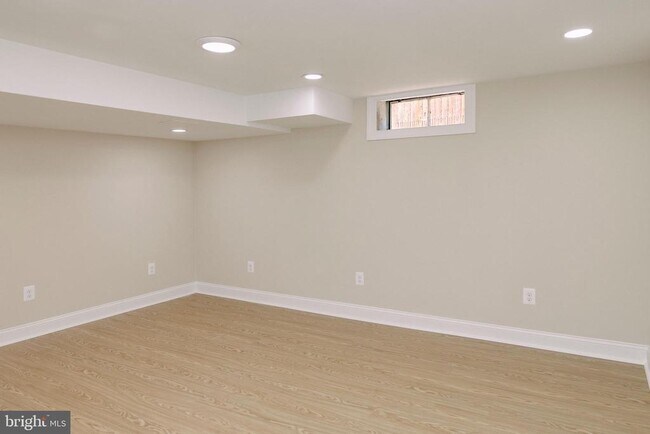 Building Photo - 632 Faraday Pl NE