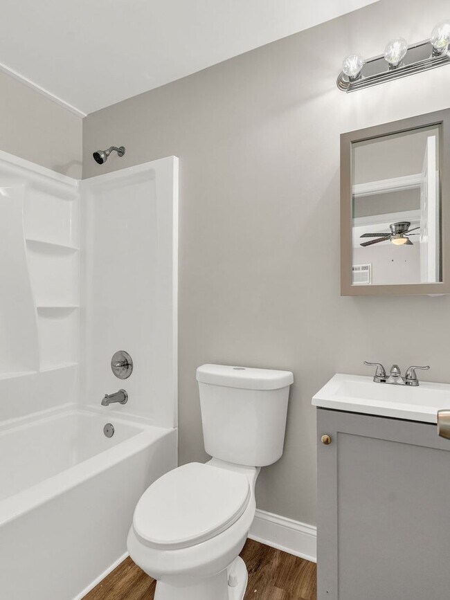 Building Photo - Oak Ridge 37830 - 3 bedroom 2 bath duplex ...