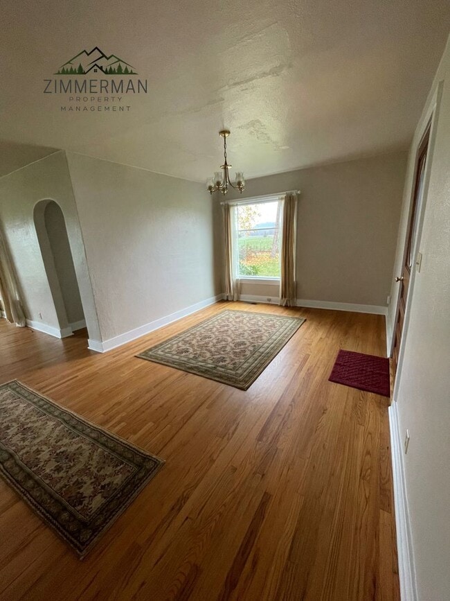 Building Photo - Adorable Updated Farmhouse in Creswell, OR