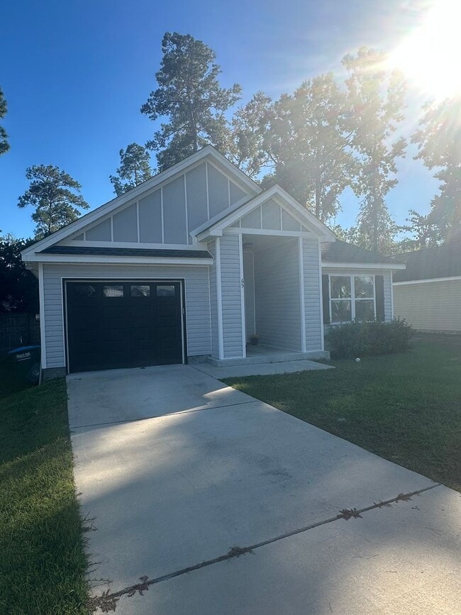 Building Photo - 3 Bedroom with extra Office Space AVAILABLE NOW!