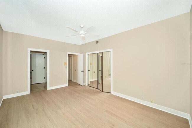 Building Photo - 7669 Fairway Woods Dr