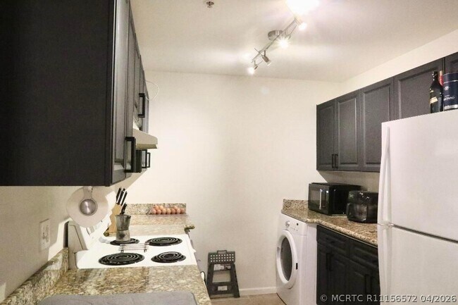 Building Photo - 2100 Greenview Shores Blvd