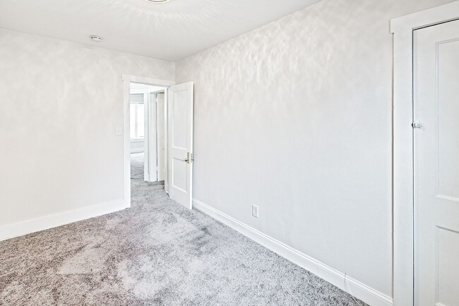 Building Photo - 3 bedroom, 1 bathroom home in City of Wilmington