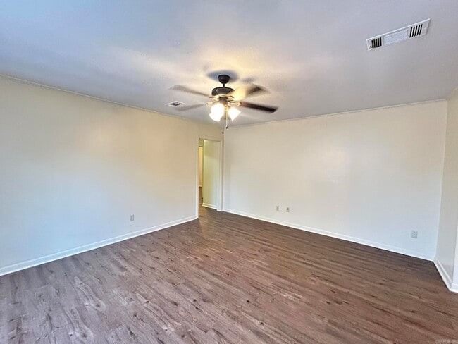Building Photo - 304 W 34th Ave