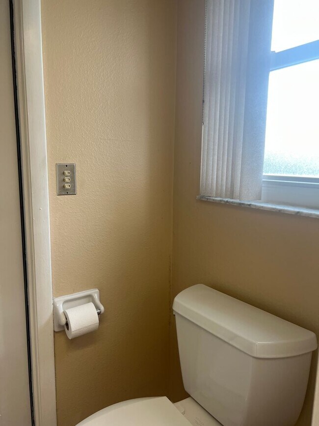 Building Photo - Lovely 2BR2BT South Venice home!