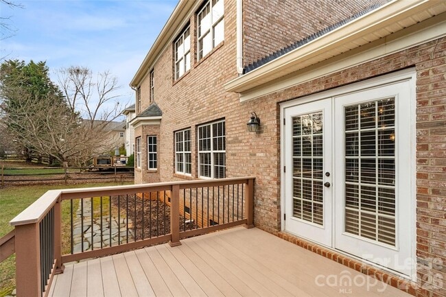 Building Photo - 704 Deercross Ln