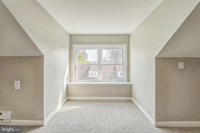 Building Photo - 557 9th Ave